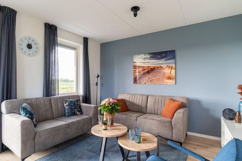 Esta amplia y moderna casa de vacaciones en Scherpenisse, en la provincia de Zelanda, tiene una hermosa vista y tiene capacidad para 6 personas. Eso es ideal para una familia o grupo de amigos. En el exterior, tiene una terraza y un jardín para relaj...