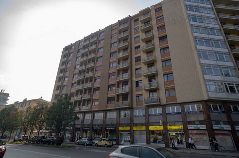 We offer for sale an apartment on the 8th floor served by two lifts in an elegant building. The apartment consists of entrance hall, living room, two bedrooms, kitchen, bathroom and laundry room. The internal state is habitable and well maintained. I...