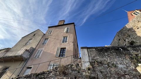 AVALLON, Downtown! Exclusivevisited at your EXPERTIMO branch. Sale of an investment property with a vaulted cellar, comprising three apartments of approximately 40 m2 each. Each apartment is composed of a kitchen, living room, and bedroom. Possibilit...