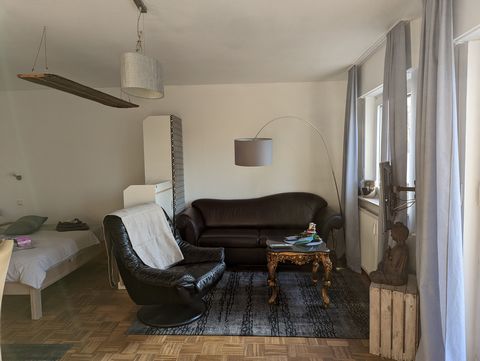 Cozy Apartment by the Highway Between Cologne and Düsseldorf Perfect for 2 people Size: 41 sqm Just 25 km from the Cologne Fair (30 minutes by train) A mere 26 km from the Düsseldorf Fair (90 minutes by train) A short 7-minute walk to the train stati...