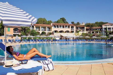 YOUR RESIDENCE LES PARCS DE GRIMAUD Les Parcs de Grimaud is part of a pedestrian area between the Maures massif and the Mediterranean. The beach is situated 500 m away and it can be reached by foot. Labelled as a Green Key residence by the Green Key ...