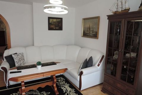 The cozy, comfortable appartment with balcony has been newly renovated and tastefully furnished. The beautiful location only 200 meters from the beach invites you to relax. But the center can also be reached in a few minutes by car or on foot. Misdro...