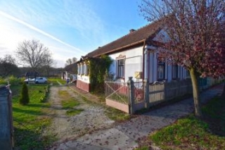 Price: £47,985.00 Category: House Area: 78 sq.m. Plot Size: 4037 sq.m. Bedrooms: 2 Bathrooms: 1 Location: Countryside £47.985 All-in costs, excluding 4% tax Address: Zalakomár, Zala , Hungary Category: South West Hungary Property type: House Lot size...
