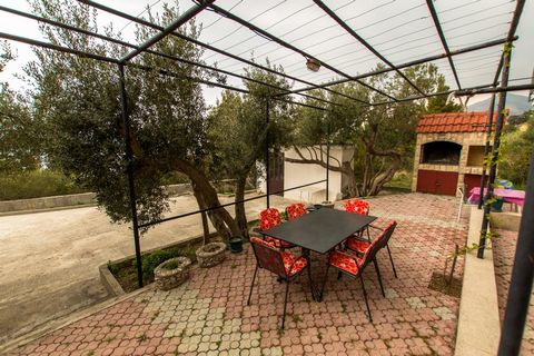 BASIC INFORMATION Type of property: apartments. Check in: 14:00 Check out: 10:00 FACILITIES AND EQUIPMENT Free parking within the property, common terrace for all guest in the property. ADDITIONAL SERVICES Free use of barbecue. BASIC FEATURESApartmen...