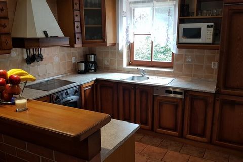 This pet-friendly cottage ,located near the ski area, has 3 bedrooms and hosts 11 guests comfortably. It has access to free WiFi,a private terrace and private garden equipped with garden furniture to relax. The forest is at a walking distance of 100 ...