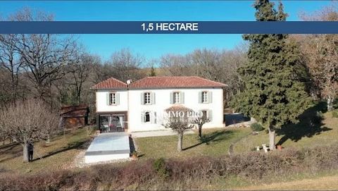 DON'T MISS THIS OPPORTUNITY - SUPERB LOCATION, with VIEWS OF THE PYRENEES, for this typical Gasconny house of approximately 225m² of living space located in an oak wood of 1.5HA. Entrance, seperated kitchen, laundry room, living room with very high c...