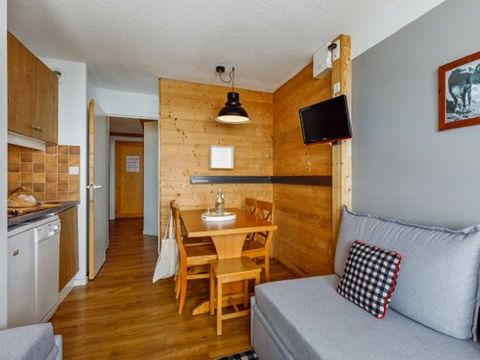 Your residence The Residence is located in the heart of Belle Plagne. The wooden and stone chalets blend into the snowy backdrop in this quiet setting. Each self catering ski apartment comes fully equipped and has a balcony or terrace. Benefits from ...