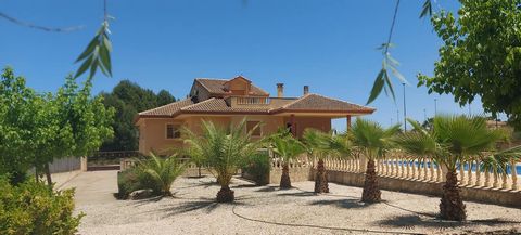 Excellent Large Villa (231m2) on 1500m2 plot in Beautiful Location in Calasparra, NW Murcia with 5 Bedrooms & 3 Bathrooms and huge underbuild (170m2) with potential for further accommodation. The garden was planted 6 years ago with Orange & Lemon Tre...