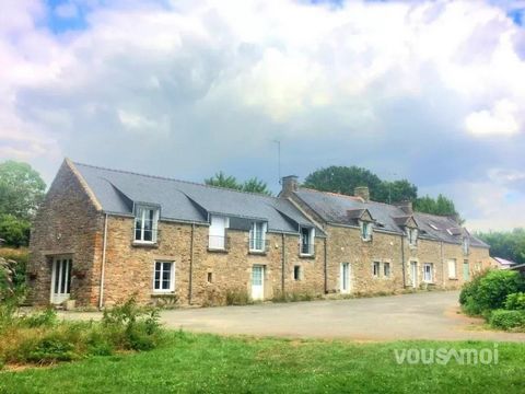 VOUSAMOI invites you to discover a quiet property located in a cul-de-sac, composed of a farmhouse with four dwellings (from 61 to 135 m² each) as well as an independent outbuilding of 38 m². The total living area is 376 m², set on a spacious plot of...
