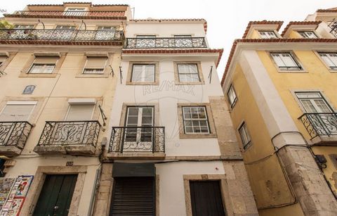 Description Building for investment in Santa Maria Maior (Rua dos Remédios – one of the most picturesque streets in Lisbon) Refurbished and equipped, with 5 fractions, all of them rented: Shop on the ground floor + basement warehouse - currently leas...