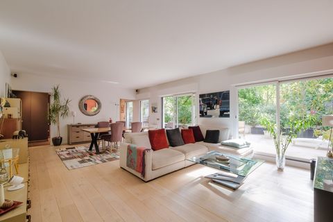 Dpt Hauts de Seine (92), à vendre COURBEVOIE, appartement familial de 137 m² - grand séjour - 3 chambres - terrasse 65 m²
