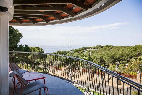 Magnificent Costa Brava villa to buy in the residential area of La Montgoda, close to the popular coastal town of Lloret de Mar. The house was constructed in 1980 and has been completely renovated in the last two years. The property offers 4 bedrooms...