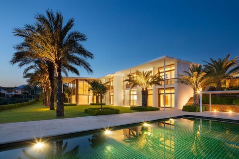 This exceptional residence, exclusive to the Finca Cortesin resort, exudes a captivating blend of luxury and elegance. Designed by the renowned Jose Maria Sierra architects, this architectural masterpiece stands unrivalled on the Costa del Sol, boast...