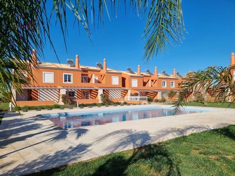 Villa mit 3 Schlafzimmern zu vermieten in einer Wohnanlage an der Algarve Eingefügt in die Wohnanlage Orange Grove in Alcantarilha. Das Haus besteht aus: Etage 0: Große und helle Tasche, aufgeteilt in einen Wohnbereich und einen Essbereich; Sonnige u...