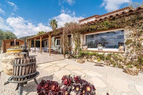 Le Tignet, in a residential area, close to the villages of Speracedes and Cabris, beautiful stone house of approx 208 sq m² on a land of approx 1700 sq m² with an open view on the Lake of Saint-Cassien, hills and sea. The house offers a big entrance ...