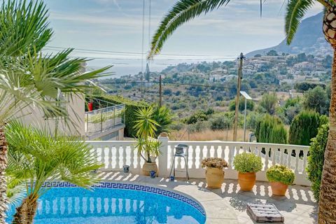 Beautiful house with open view to the sea. This house has two bedrooms with possibility to have 3-4 with project. Walking distance to the sandy beach and the new Puerto Blanco. The bus stop of Calpe is 200 m from the house with all restaurants and su...