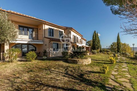 PROPERTY DESCRIPTION This prestigious residence, immersed in the enchanting Umbrian landscape near Passignano, offers an unrivaled panoramic view of Lake Trasimeno. Divided over two levels, it is characterized by two independent real estate units, bo...