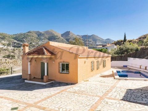 This is one of our country properties, available for long term rental all year round. It is situated 150 metres from the main road, 900 metres from the village of Árchez and 17 kilometres from the coast and very easy to access. The property offers 12...