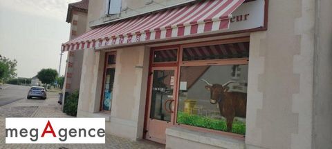 Very well located in the heart of this village, benefiting from communal parking spaces and easy access for residents, this beautiful town center establishment is an opportunity not to be missed. Imagine having everything you need nearby: bakery, sup...