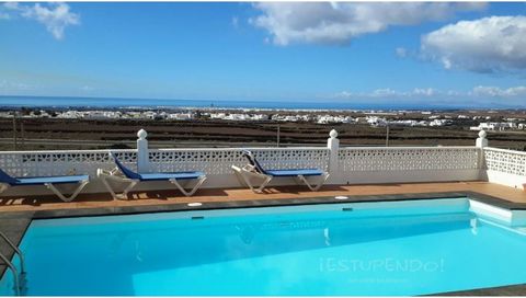 Estupendo Real Estate is pleased to offer for sale this wonderful house in Tahiche in a quiet area with panoramic views of the sea. It consists of 4 large bedrooms, 2 bathrooms, one Cesar Manrique style, 2 large living rooms, fitted kitchen, does and...
