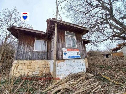 RE/MAX River Estate is pleased to present a wonderful investment house located in the central part of one of the most beautiful villages in Ruse region. It is located 25 km from the city. Ruse is part of the Rusenski Lom Nature Park, namely the villa...
