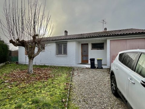 Summary This single-storey house of approximately 80m2 on a plot of 400 m2. Location In a peaceful area yet only a few steps from amenities. Interior It has a bright living room with access to the terrace and garden, an open kitchen and 3 bedrooms Ci...