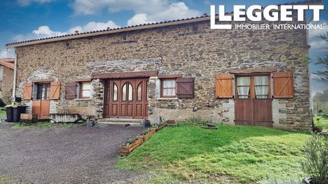 A25374TSM16 - Une visite est fortement recommandée pour cette fabuleuse maison située dans un petit hameau dans le village de Saulgond, entre les villes de Chabanais et Confolens en Charente. Les informations sur les risques auxquels ce bien est expo...