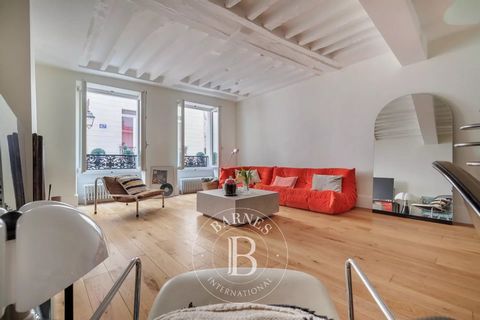Barnes has the exclusive listing of this 89m² or 958 sq ft (under the Carrez Law) duplex apartment completely renovated by an architect, on the second floor of a building without a lift in the Arts & Métiers district. Laid out as follows: First level...