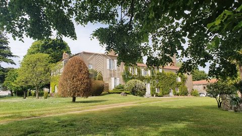 SAINT CHRISTOPHE DU LIGNERON - HOUSE OF 700M2 - 13 BEDROOMS - 12 SDE - LAND 33000M2 Benefiting from a privileged geographical location, this house will be the ideal starting point for your excursions and to discover the tourist attractions of the reg...
