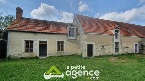 Sector Le Chatelet - St Pierre les bois. House to finish with attached barn. Many works have already been carried out in the residential part. The base being healthy, you can compose according to your desires and tastes. Very big potential! Built on ...