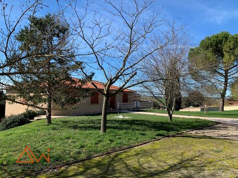 Ideally located between GAILLAC and ALBI, quiet, in a countryside environment, come and discover this villa offering 203m2 of living space that can be divided into two dwellings. On the ground floor a large bright living room overlooking a beautiful ...