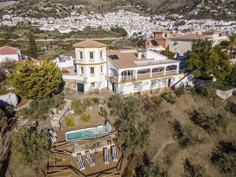 Country Property in Cómpeta. 4 bedrooms, 3 bathrooms. swimming pool and sea views.