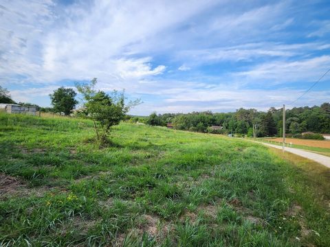 This plot of 1270m2 fully buildable in a quiet hamlet is waiting for you! For more information, contact us at ...