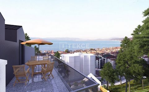 Investment Wohnungen in einem Komplex mit Pool in Bursa Mudanya Elegante Wohnungen befinden sich in einem Projekt mit Meerblick und Pool in Mudanya, Bursa. Mit der Nähe zum Zentrum von Bursa und İstanbul verspricht Mudanya einen qualitativ hochwertig...