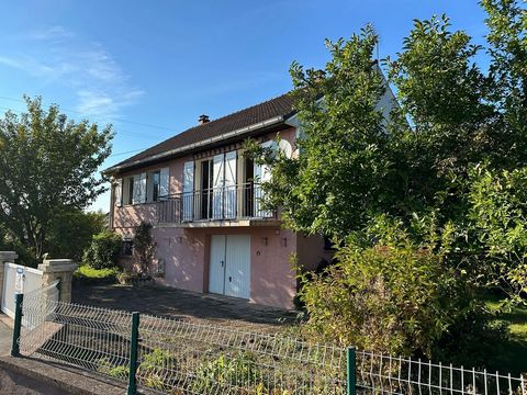 La Côte (70), petit village avec commerces situé entre Lure et Belfort Manu est heureux de vous présenter cette maison individuelle d'environ 90 m2 habitables ( et 90 m2 de sous sol pouvant être aménagé en partie ), composée Au rez de jardin : garage...