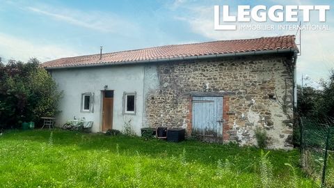 A32381JBR16 - This lovely stone house needs a total renovation. Currently in an uninhabitable condition, but the potential is obvious. It comprises two former small houses with adjoining barns, with a total floor surface area of 180 m². Ideally situa...