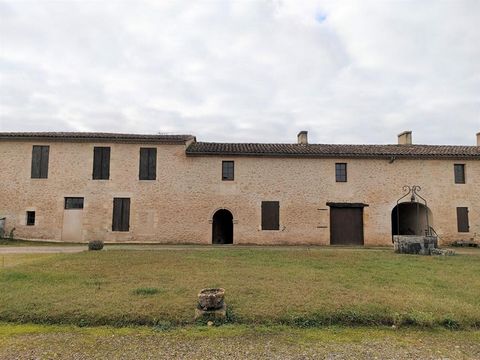 Découvrez cette propriété viticole dans son ensemble de 25 hectares (appellation AOC : Bordeaux - Graves -Barsac). Fort potentiel d'aménagement des bâtiments pour un projet familial ou oenotouristique, proche des axes autoroutes, gare SNCF de Barsac ...