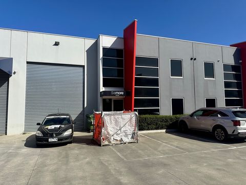 Cameron está encantado de presentar a la venta 16, 9-11 Yazaki Way, Carrum Downs. Esta inversión es una oportunidad ideal para cualquier comprador, ya sea que comience o amplíe su cartera de propiedades. Muy cerca de las principales arterias, así com...