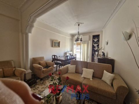 Athens, Akadimia Platonos, Apartment For Sale, 75 sq.m., Property Status: Good, Floor: 4th, 1 Level(s), 2 Bedrooms 1 Kitchen(s), 1 Bathroom(s), Building Year: 1972, Energy Certificate: G, Floor type: Wooden floors + Tiles, Type of doors: Wooden, Feat...