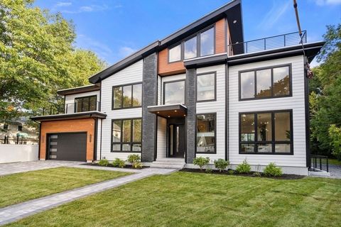 ***PRICE IMPROVEMENT*** Spectacular, ground-up new home in a prime location showcases unparalleled quality & attention to detail. Four well-appointed levels, floor-to-ceiling windows, gorgeous staircase, expansive rooftop deck, beautiful back yard. O...