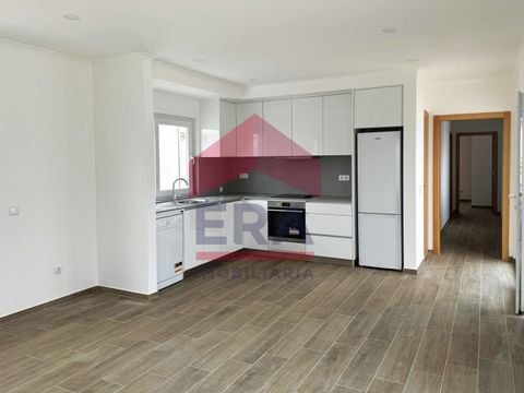 Appartement neuf de 2 chambres à Baleal - Peniche. Au premier étage. Comprenant une cuisine et un salon en open space, avec une terrasse de 25,41 m², deux chambres et une salle de bain complète. Cuisine équipée avec cuisinière, four, réfrigérateur et...