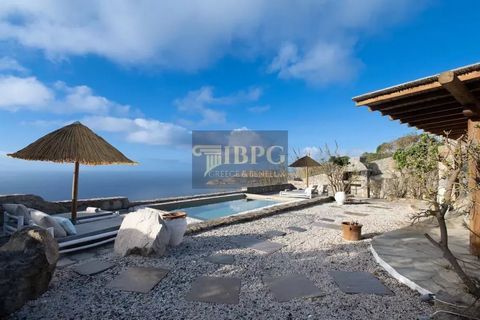 Luxe villa in Lia Beach, Mykonos Woning overzicht: Welkom in uw privéoase in Lia Beach, Mykonos. Deze verfijnde villa van 180 m² biedt een perfecte combinatie van moderne luxe en traditionele charme. Met een prachtig uitzicht, ruime interieurs en zor...