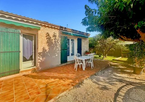 Ref 2133EC: Pierrelatte, Close to all amenities in a quiet and sought-after subdivision. This charming single-storey villa with garden will seduce you. It is composed of a bright living room with double exposure, a large kitchen, 2 bedrooms with plen...