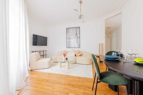 Checkmyguest biedt u een appartement van 69 m² op de eerste verdieping, gelegen in het hart van de dynamische wijk Beaugrenelle. Deze ruime accommodatie heeft twee comfortabele en elegante slaapkamers, perfect voor een aangenaam verblijf. Op een stee...