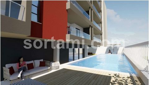 Situé dans un quartier calme de Faro, ce magnifique penthouse en construction est un véritable havre de luxe. Doté de trois chambres spacieuses dont une suite raffinée, cet appartement offre l´équilibre parfait entre confort et élégance. La cuisine e...