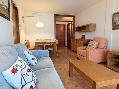 Second-floor flat with lift near Ciutadella's Passeig Marítim seafront promenade. Situated in the Passeig de Sant Nicolau area, this flat offers amenities like a parking space, a peaceful communal pool, and a building with a lift. Features a practica...