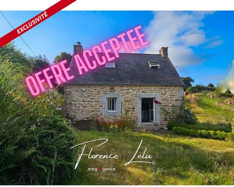 Sur la commune de Kerpert à proximité du bourg, megAgence à le plaisir de vous présenter cette charmante maison en pierre, situé dans un petit hameau de plusieurs maisons en pierre. Idéale pour une première acquisition, un pied à terre, ou pour un in...