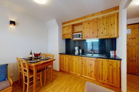 Welcome to charming retreat located in the vibrant resort of Nendaz, Switzerland, in the heart of the 4 Vallées. This comfortable 3-star apartment, spanning 34 m², is ideal for up to 4 guests and is conveniently situated close to the village center a...