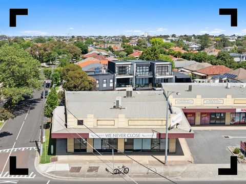 SEHENSWÜRDIGKEITEN: Steigern Sie den Erfolg Ihres Portfolios mit einer herausragenden Investition in einen Eck-Showroom direkt an der Ballarat Road. Es gibt über 14 m* doppelseitige Fassade, die täglich an 40.000 vorbeifahrende Fahrzeuge vermarktet w...