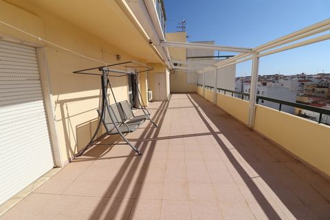 4 bedroom apartment, used. On a 5th floor with elevator. Equipped with air conditioning, barbecue, large terraces overlooking the city and river. It can be transformed into 2 T2 apartments. Located close to the city center and close to the beaches of...